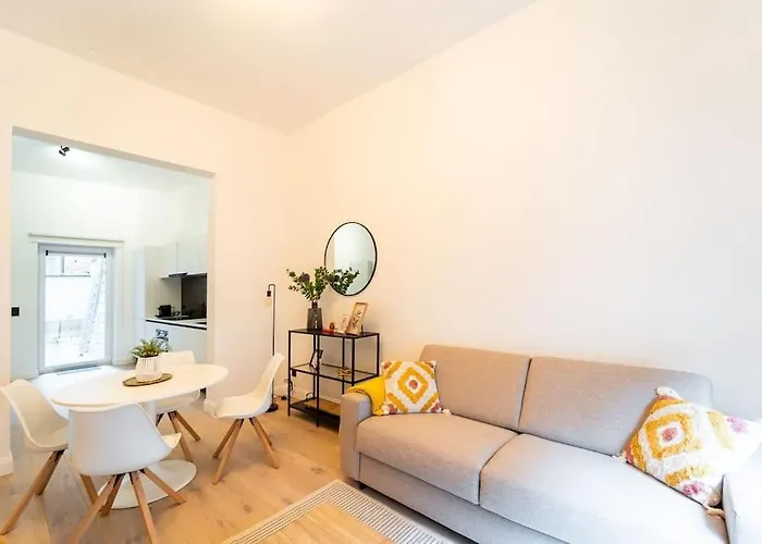 Your Antwerp Adventure Sleeps 4